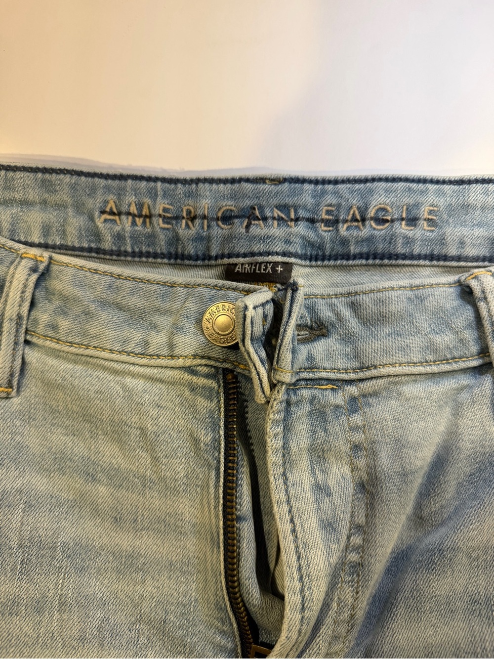 American Eagle Men's Relaxed Fit Jeans Light Wash 36x32 - Style 6315